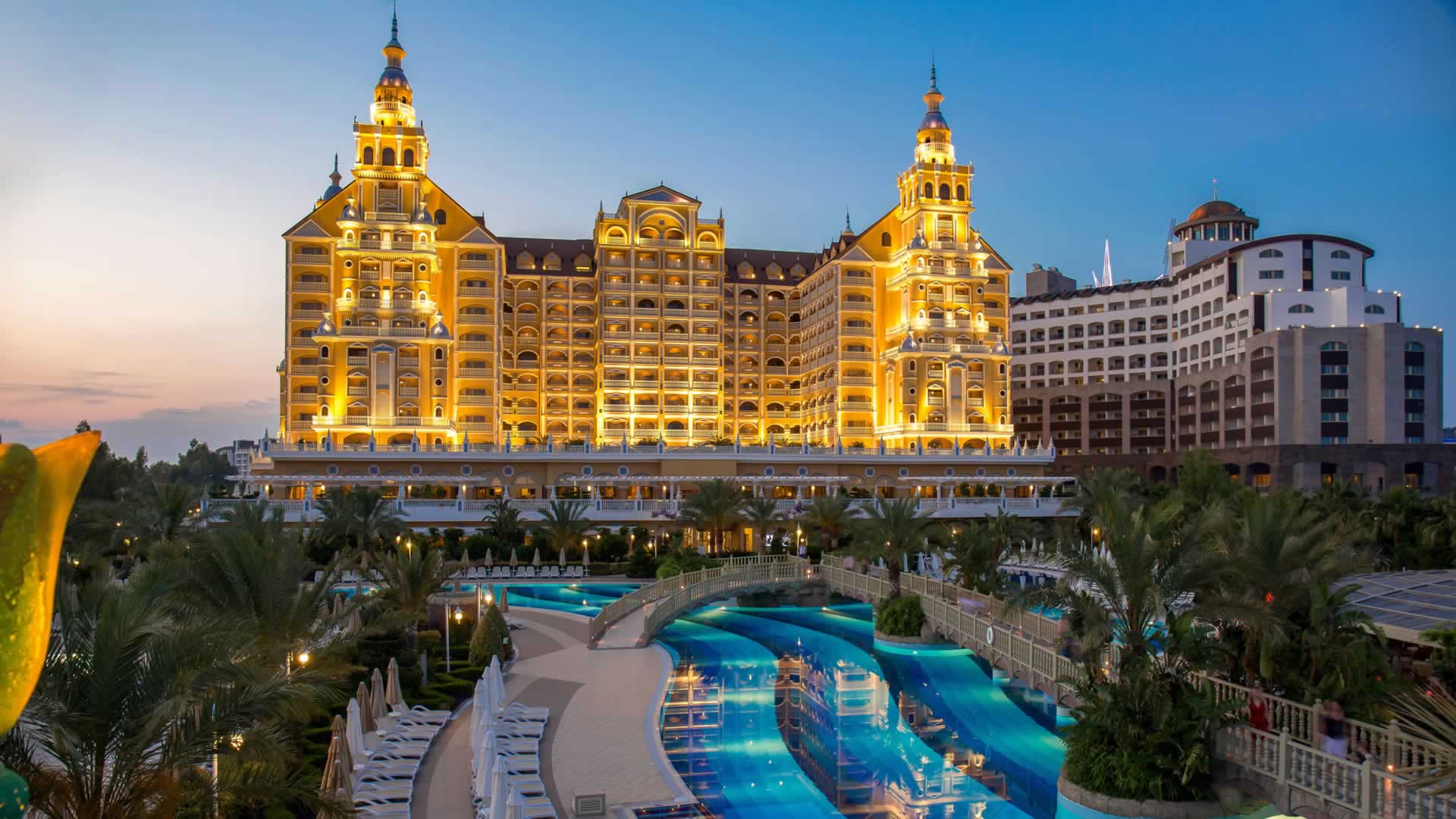 https://www.gezipero.com/image/otel/royal-holiday-palace_677946c6d2144.jpg